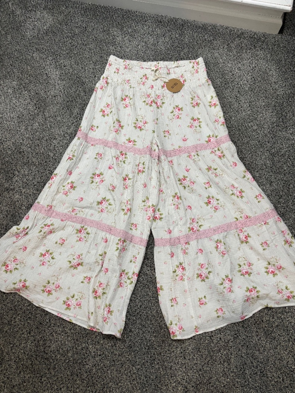 Bibi wide leg flower pants large nwt